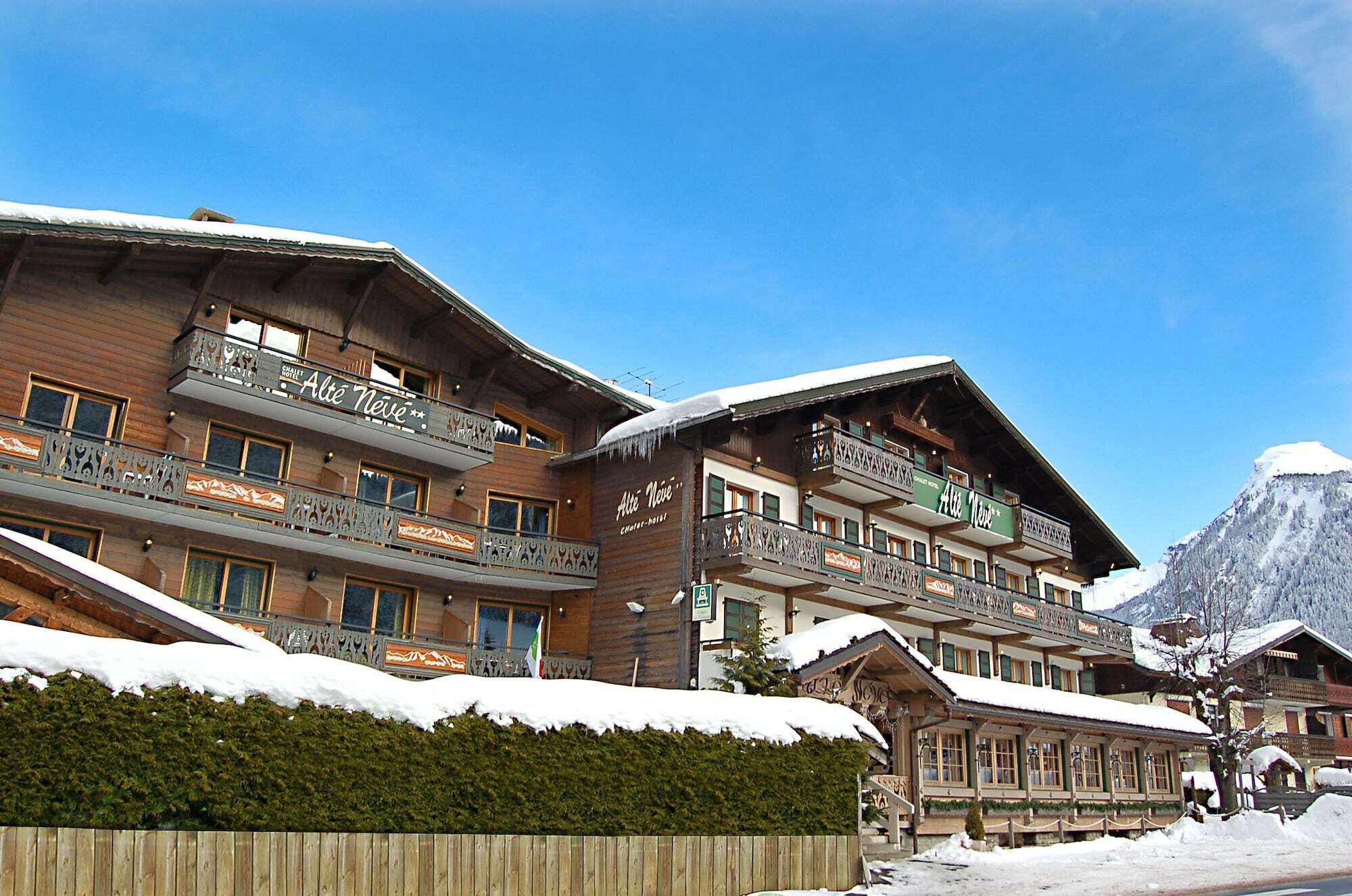 Neve Hotel 3*